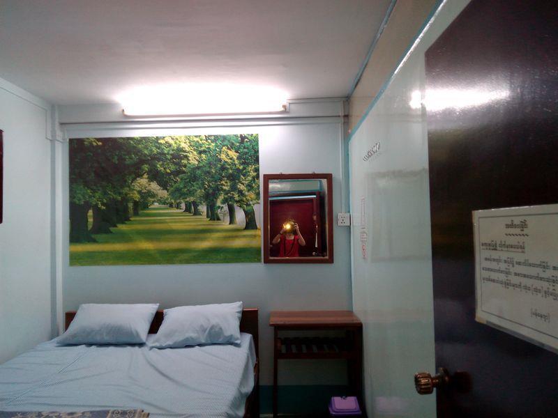 Chan Myae Thar Guest House Yangon Exterior foto