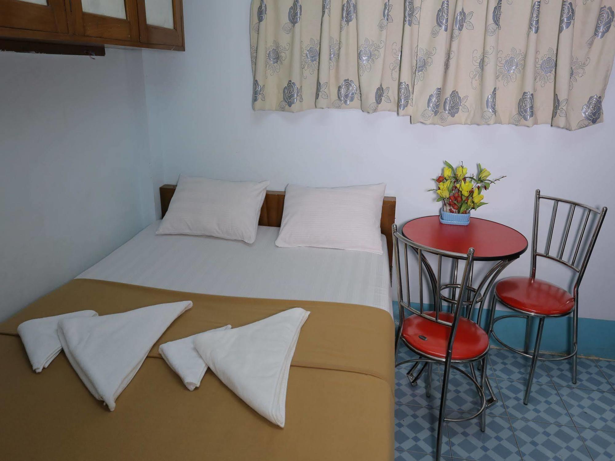 Chan Myae Thar Guest House Yangon Exterior foto